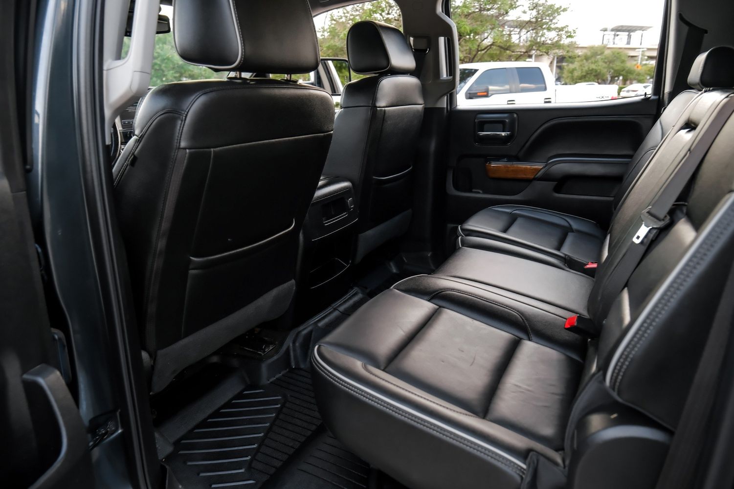 2018 Chevrolet Silverado High Country photo 46