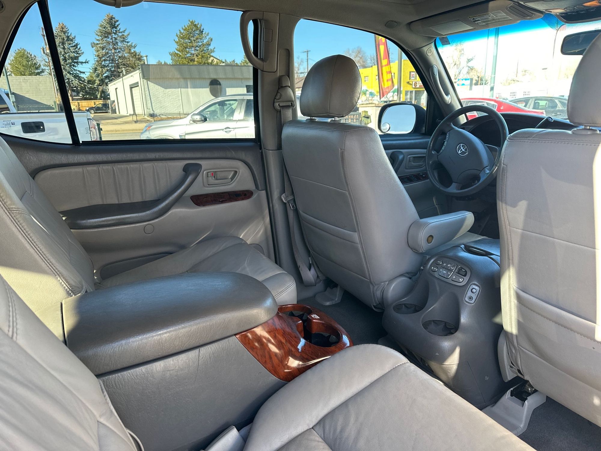 2007 Toyota Sequoia Limited photo 28