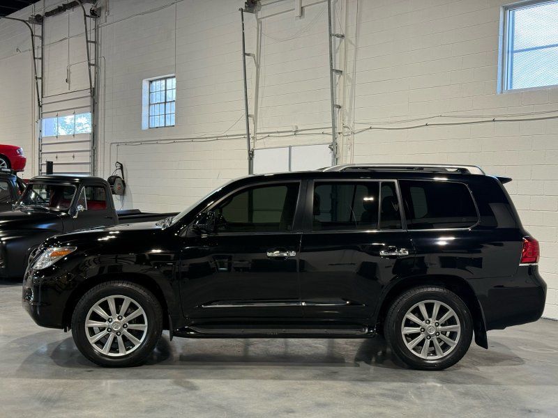 2011 Lexus LX 570 Base, photo 2