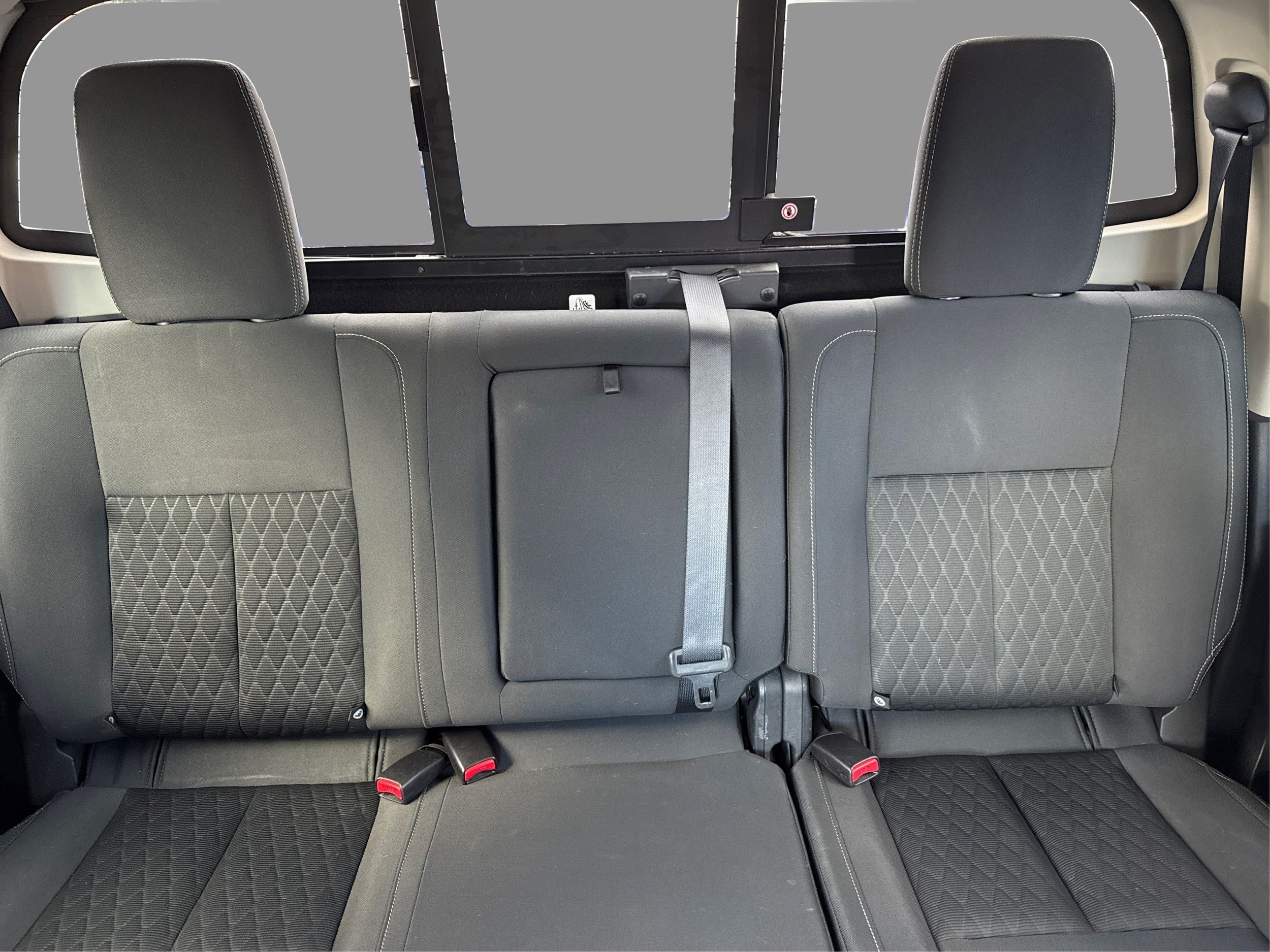 2018 Nissan Titan SV photo 14