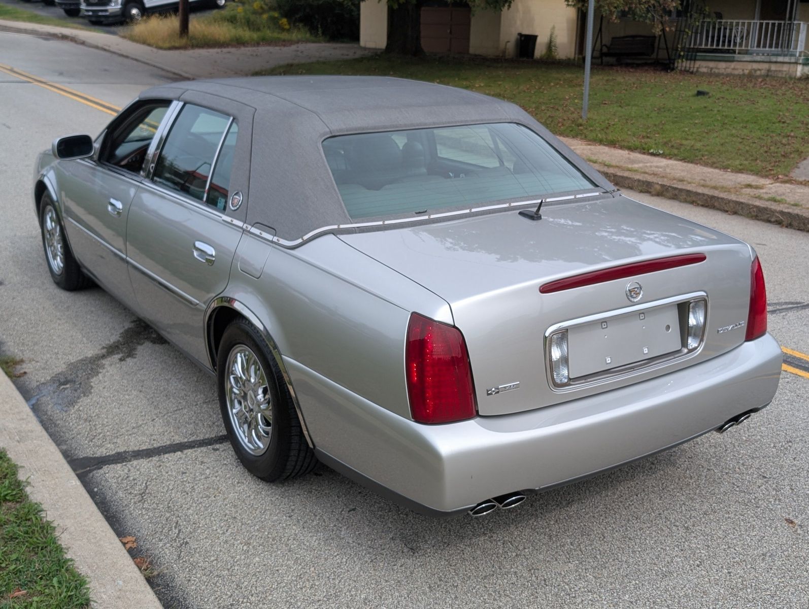 2005 Cadillac DeVille 11