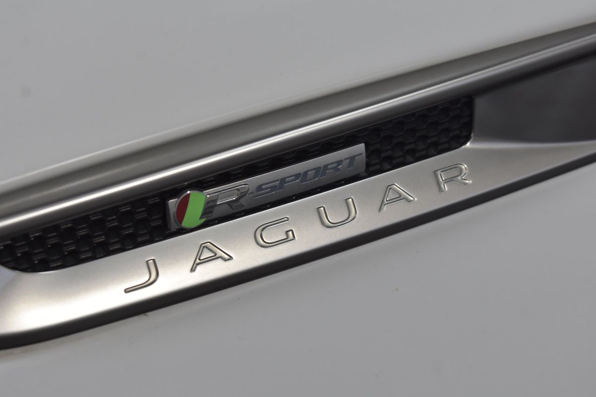 2018 Jaguar F-PACE 30t R-Sport
