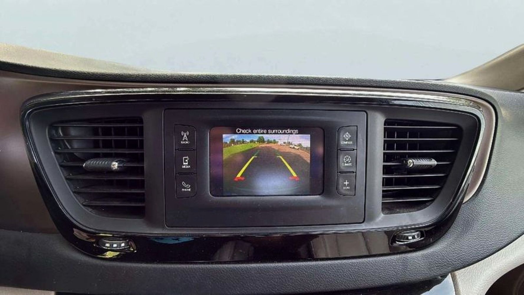 2017 Chrysler Pacifica Touring L photo 9