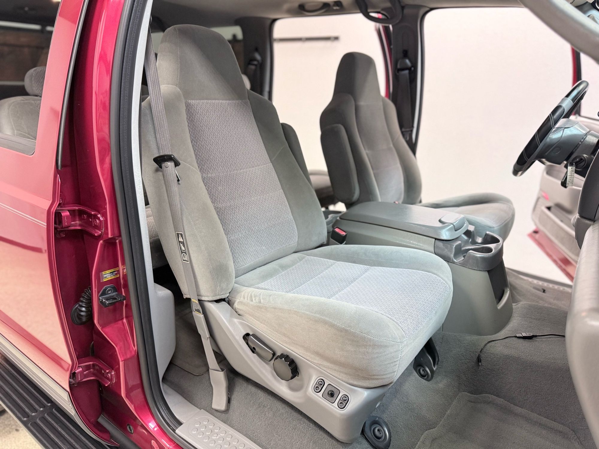 2003 Ford Excursion XLT photo 34