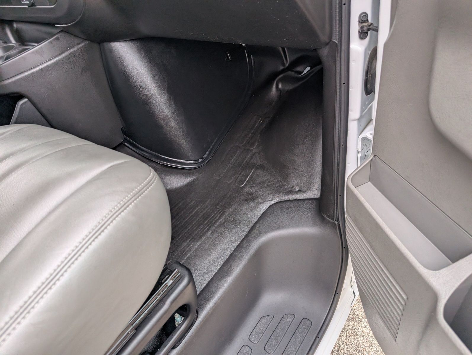 2024 Chevrolet Express Cutaway 101