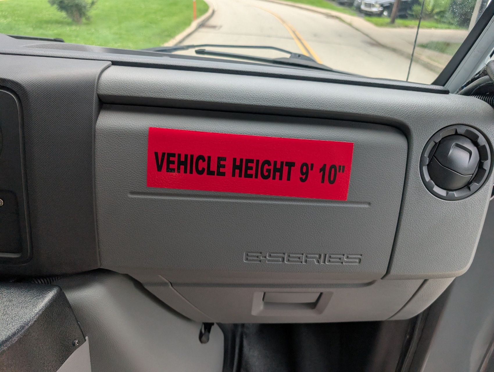 2016 Ford E-350 57