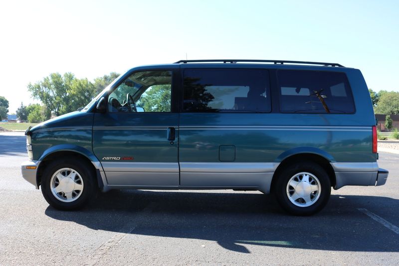 1998 Chevrolet Astro Photos