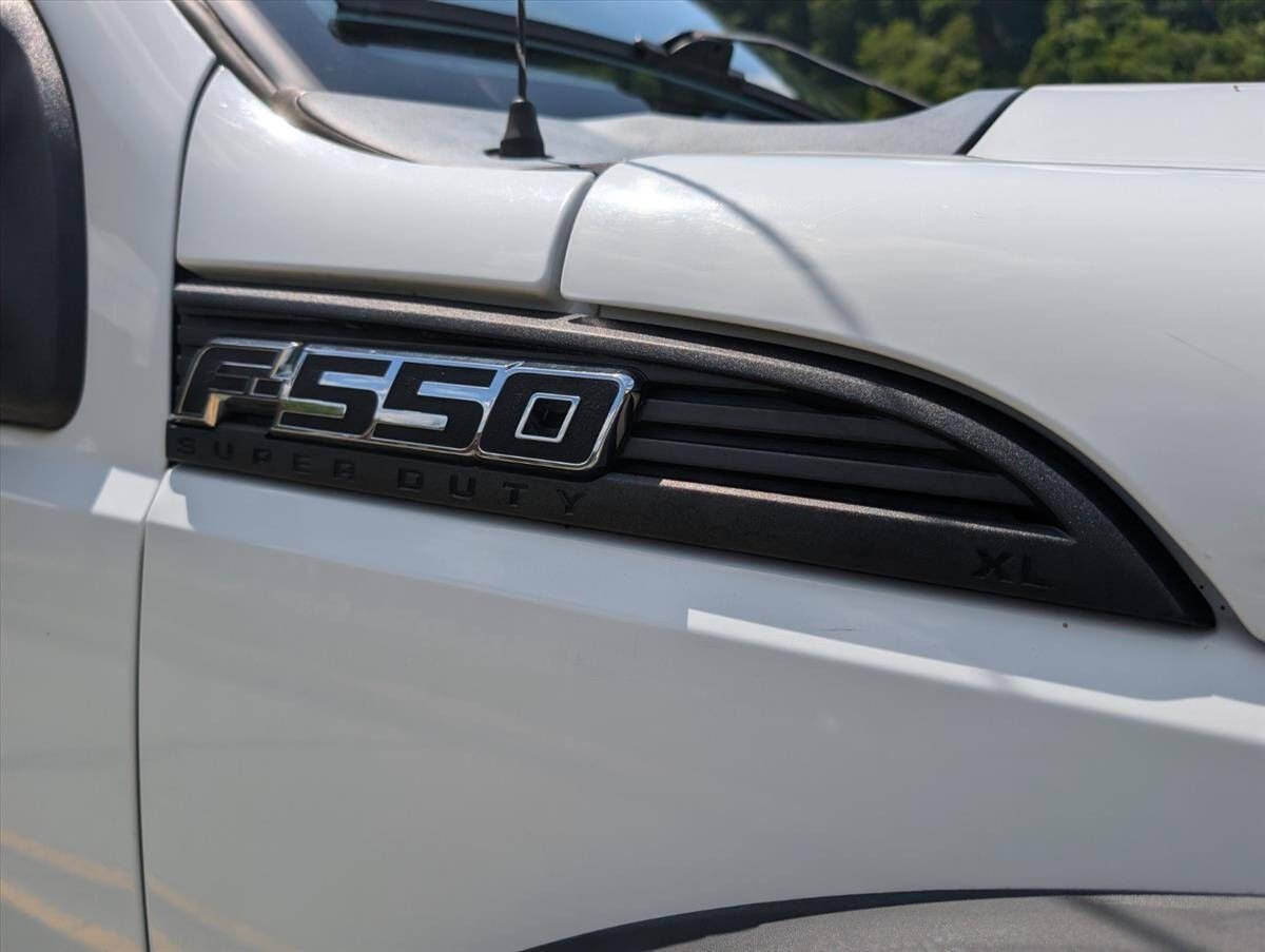 2011 Ford F-550 Super Duty 21