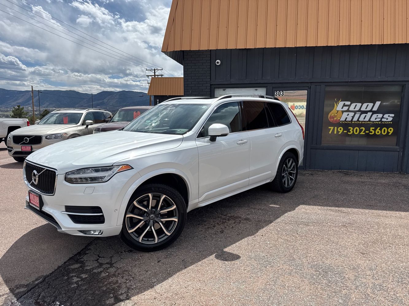 2017 Volvo XC90 T6 AWD Momentum's photo