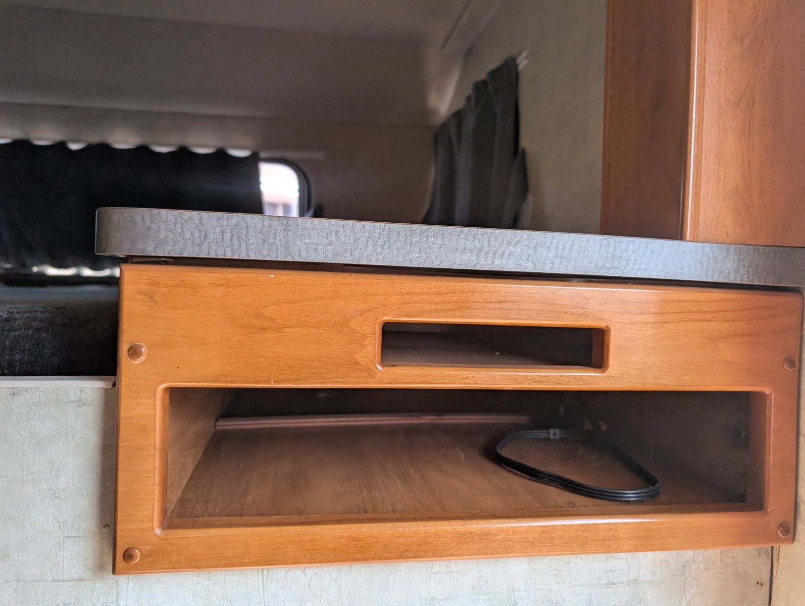 2004 Ford E-Series Chassis 111