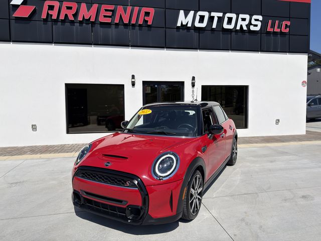 Red 2022 MINI Cooper Hatchback Front-Wheel Drive 7-Speed Automatic