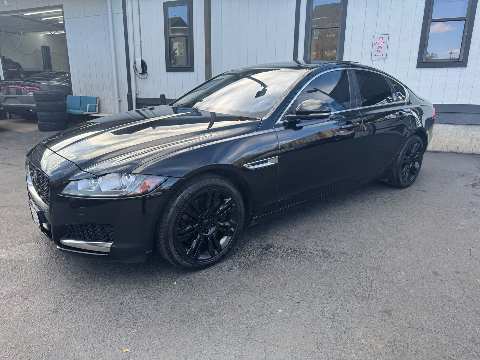 2018 Jaguar XF 35t Premium photo 2