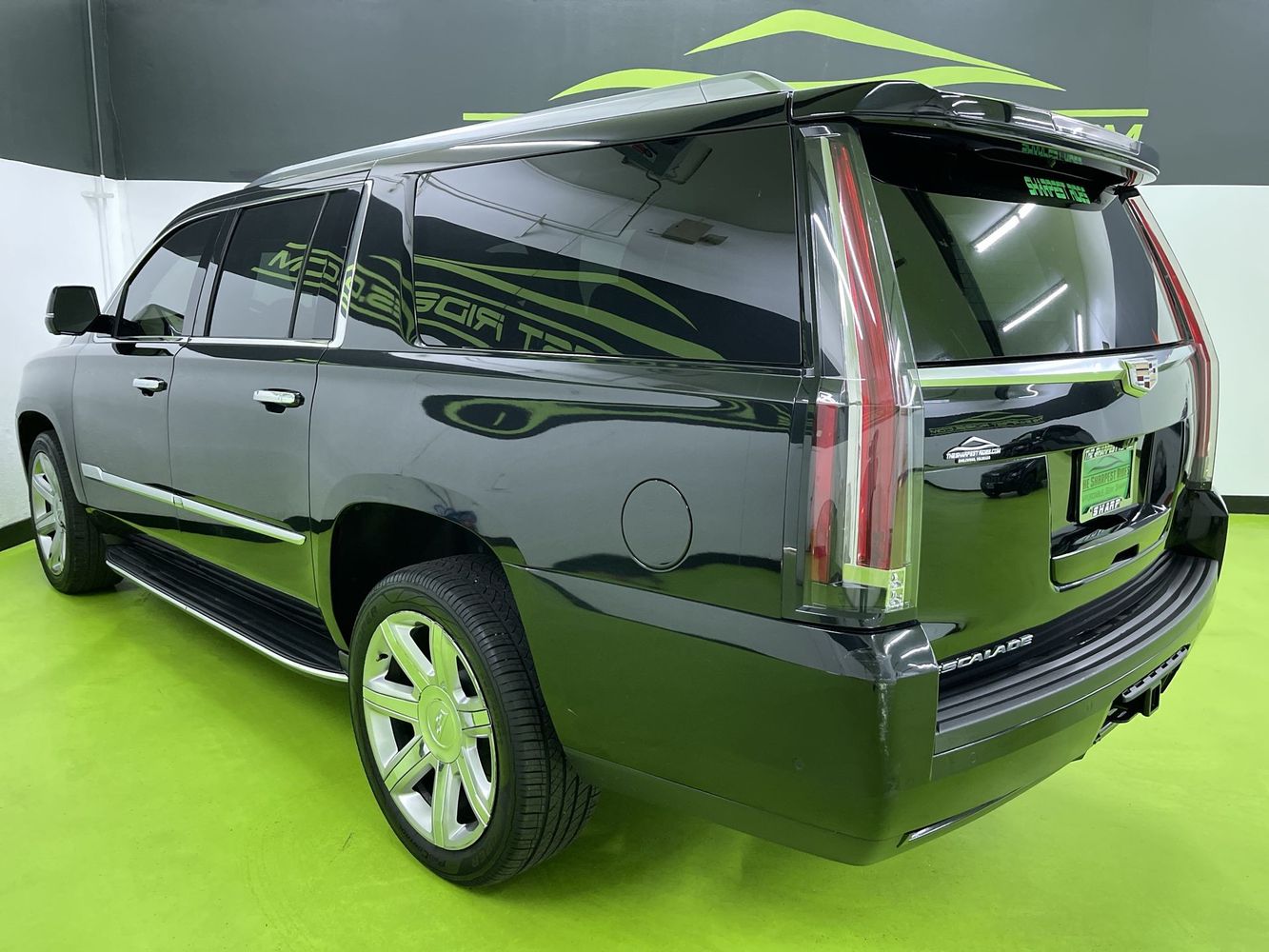 2018 Cadillac Escalade ESV Luxury photo 2