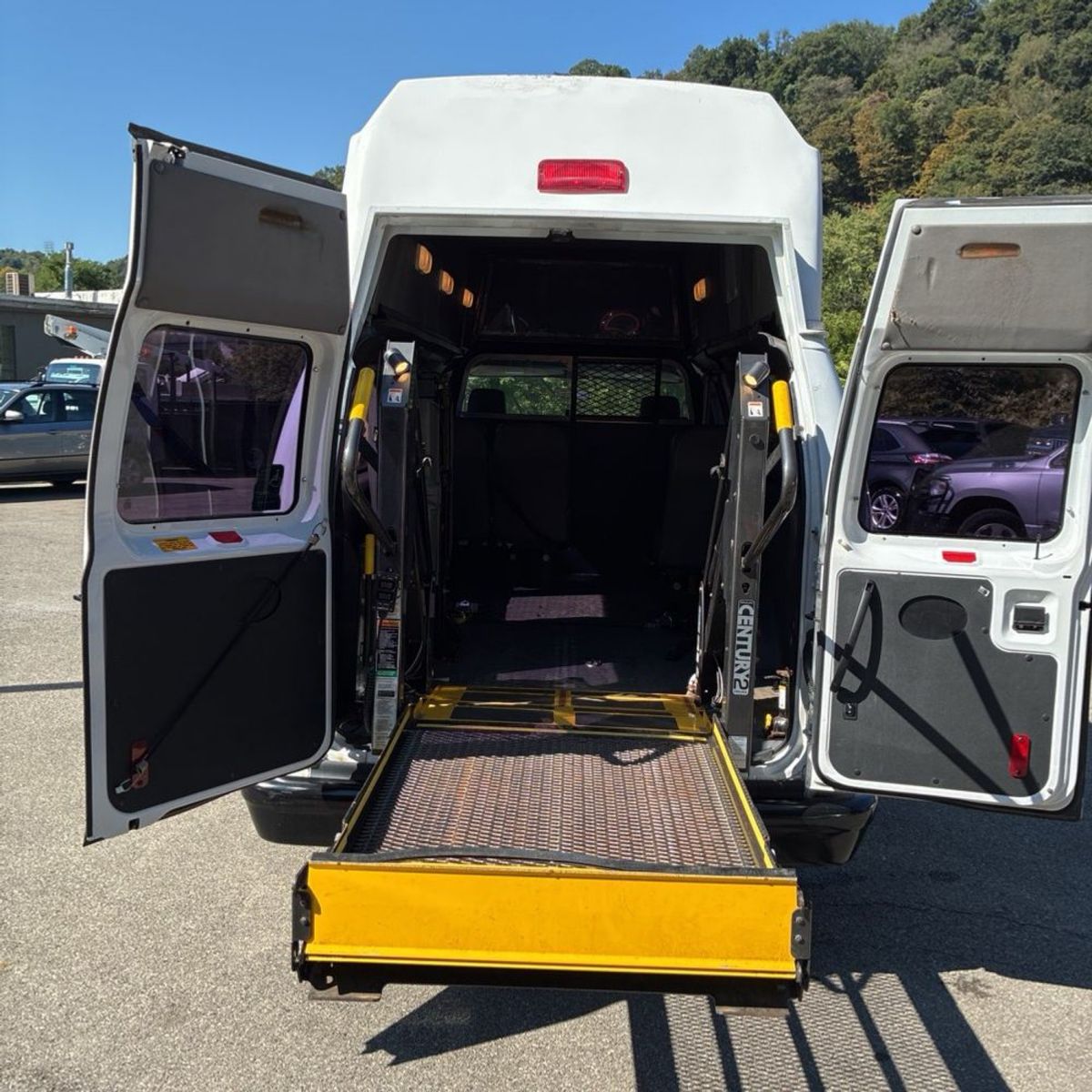 2011 Ford E-Series Cargo 17