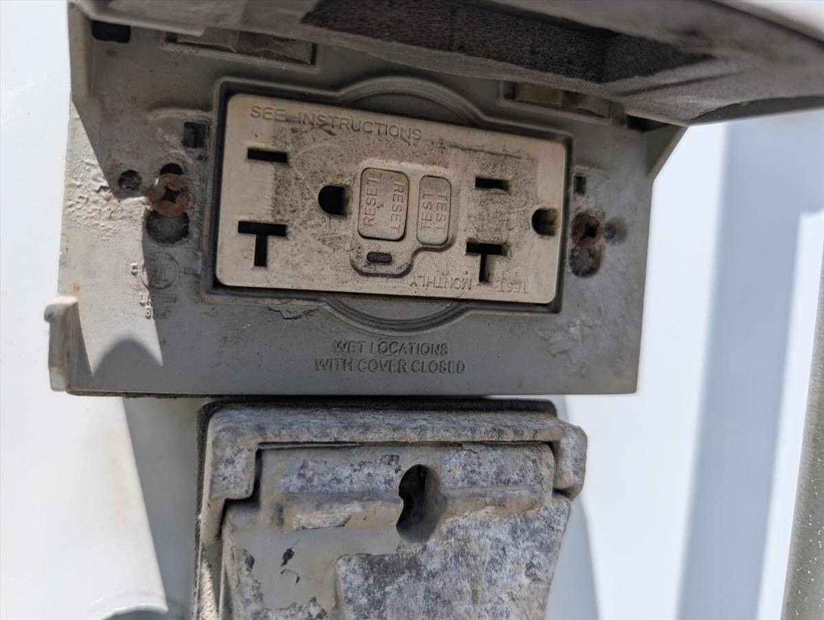 2011 Ford F-550 Super Duty 50