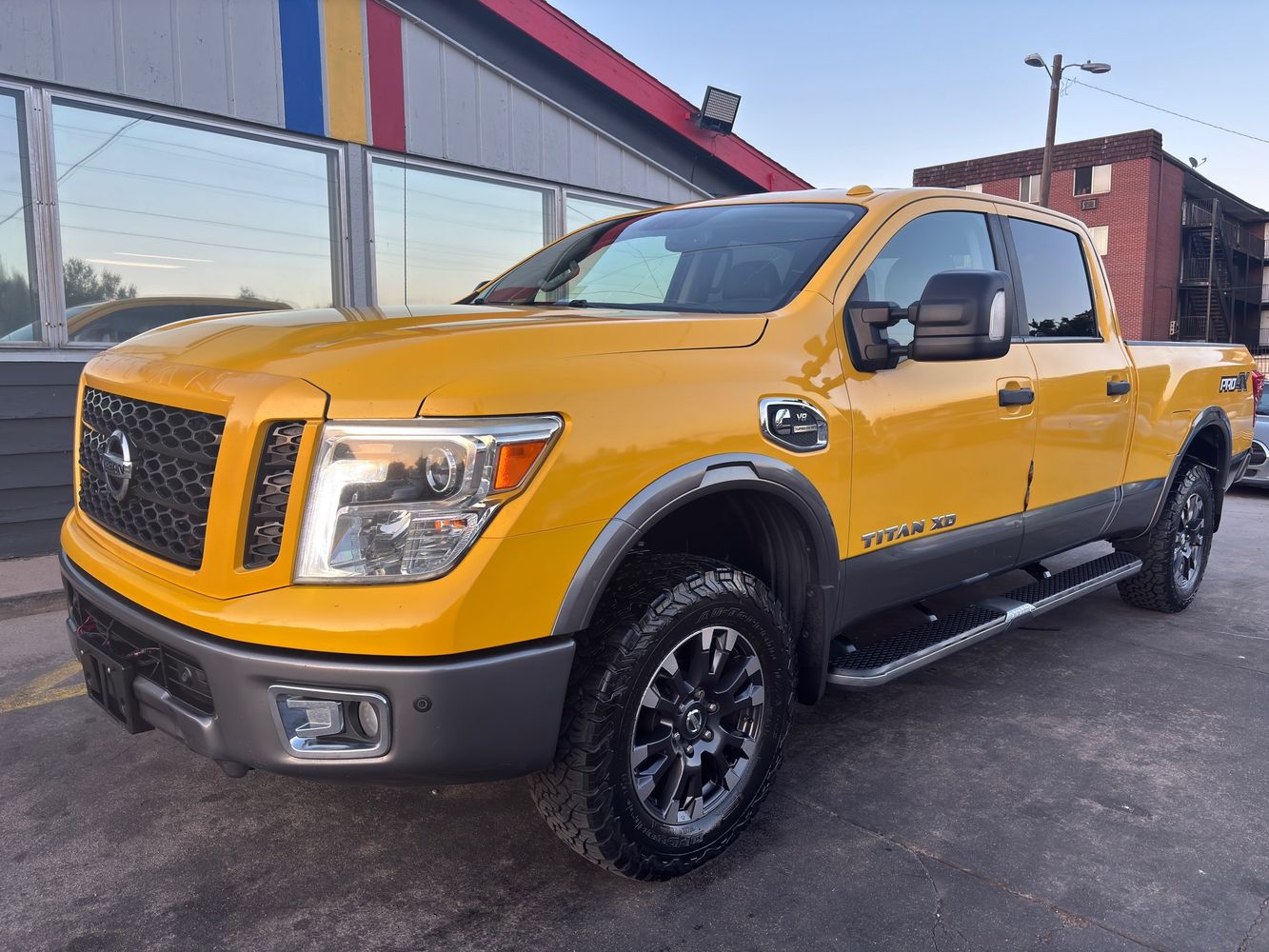 2016 Nissan Titan PRO-4X photo 3