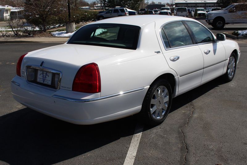 2005 Lincoln Town Car Signature Limited | Victory Motors Of Colorado