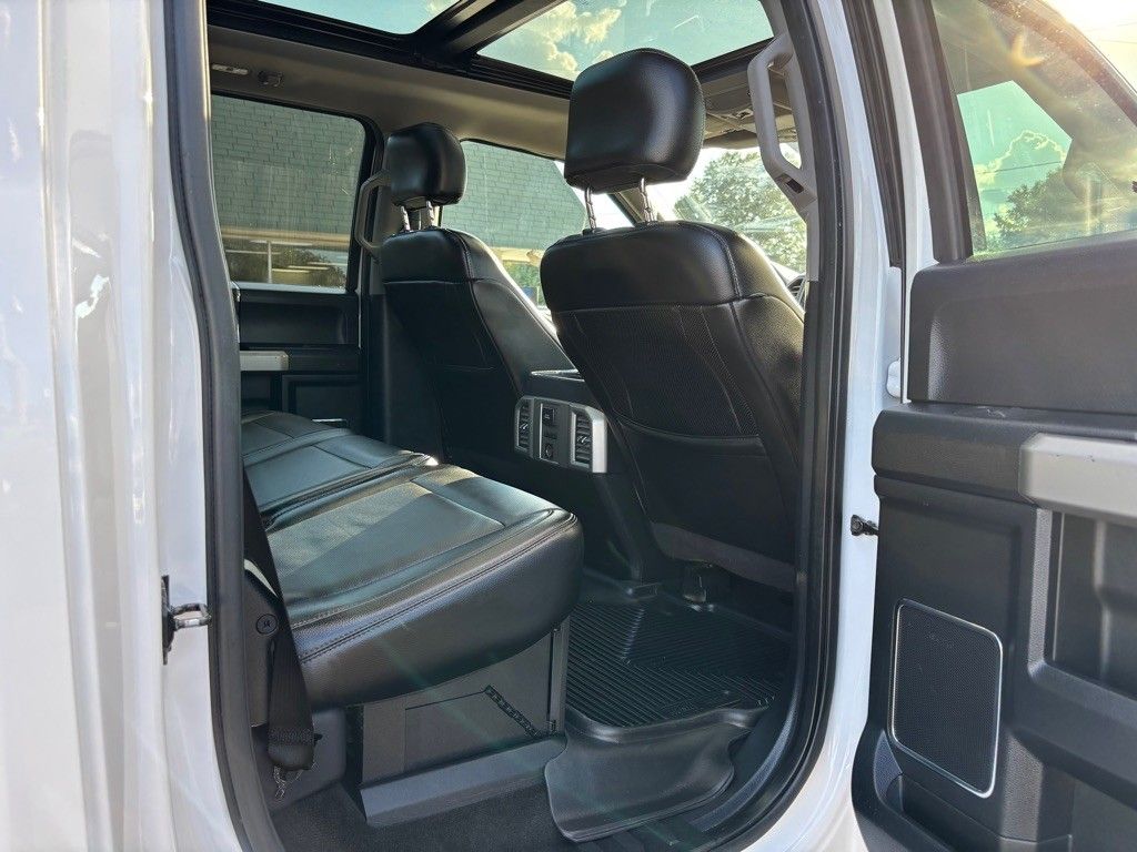 2017 Ford F-250 Lariat photo 24