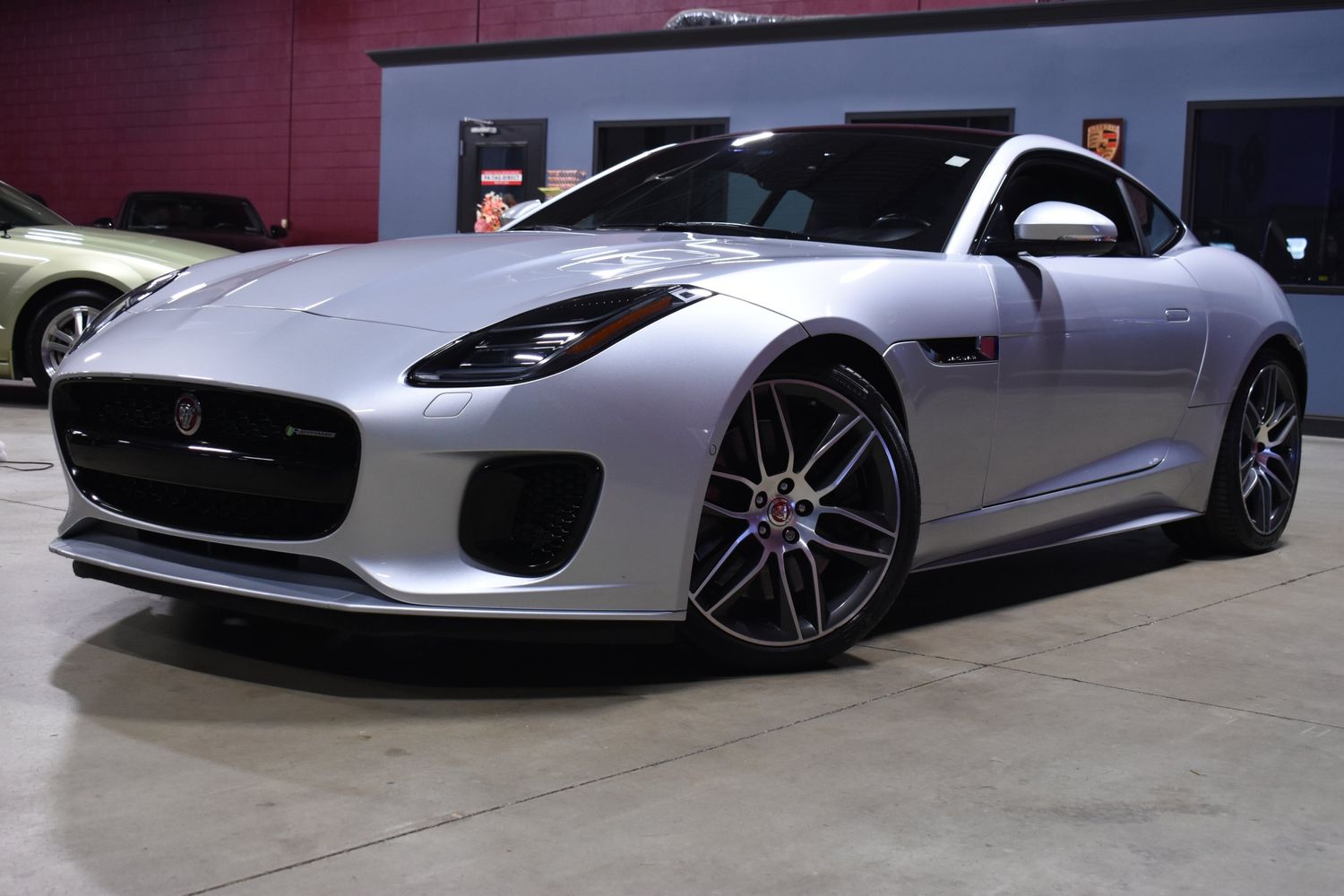 2018 Jaguar F-TYPE R-Dynamic photo 43