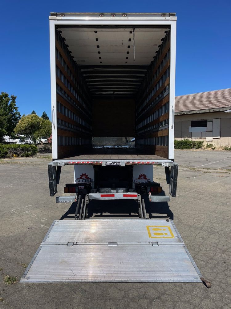 2022 Isuzu FTR - Photo 6