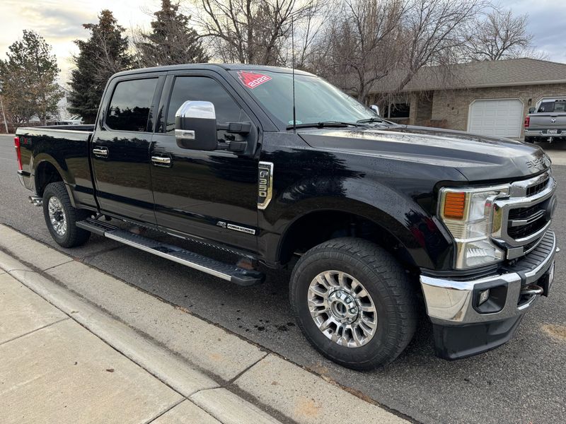 2022 Ford F-350 Super Duty Lariat's photo