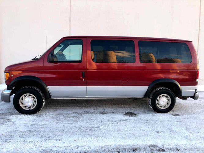 2000 Ford E150 Chateau The Denver Collection