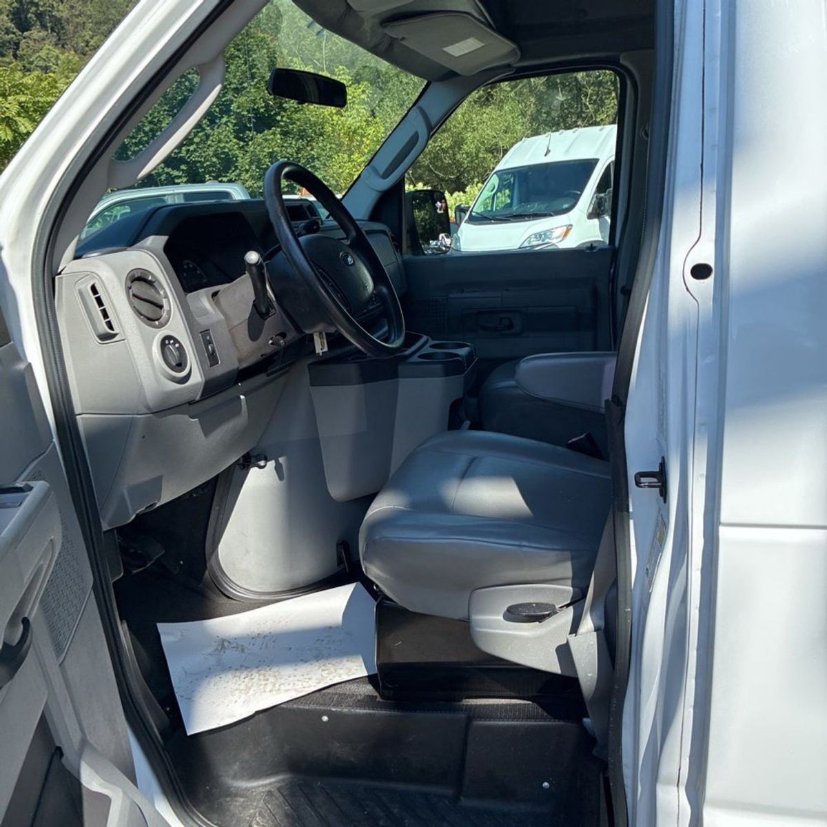 2011 Ford E-Series Cargo 11