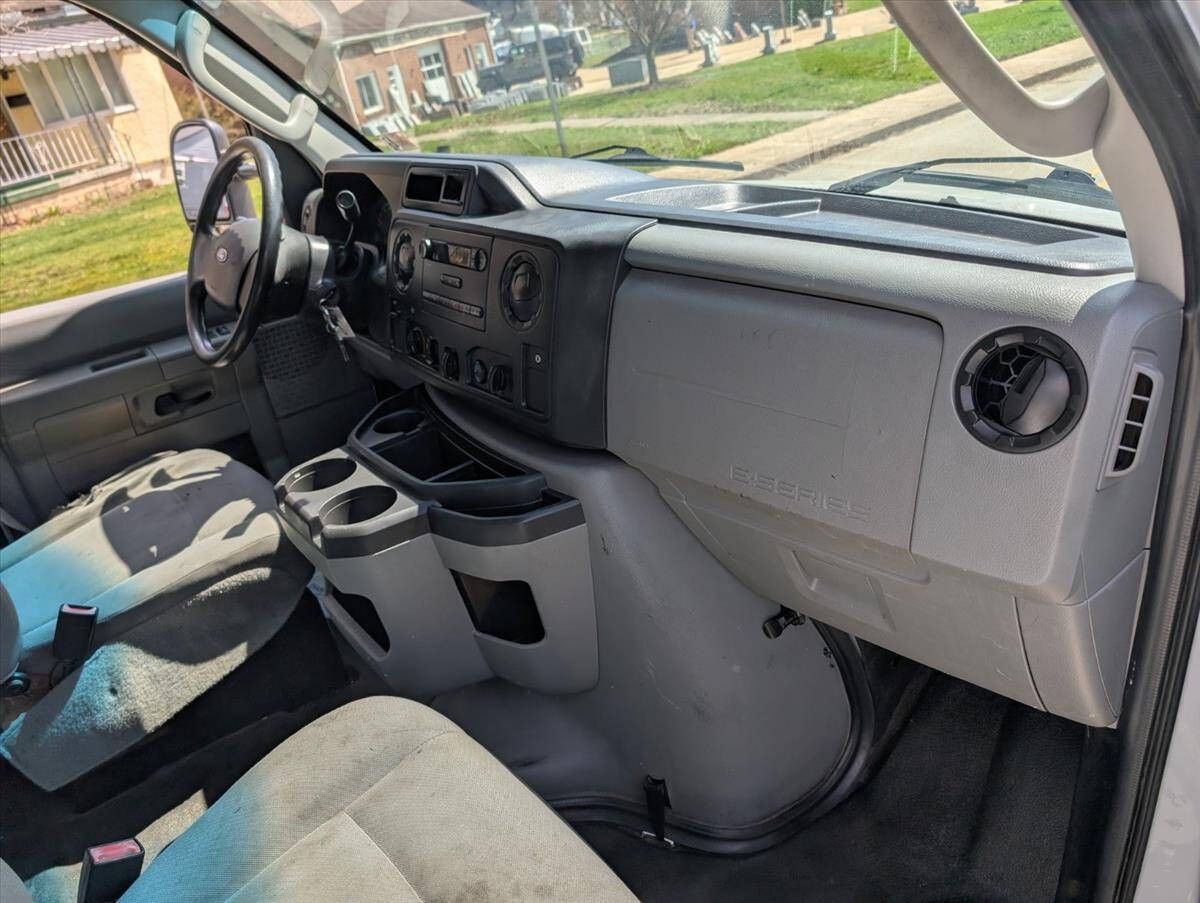 2014 Ford E-Series 24