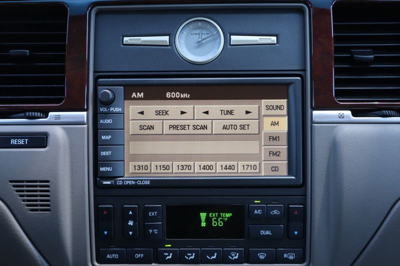 2004 Lincoln Town Car Ultimate | Victory Motors of Colorado