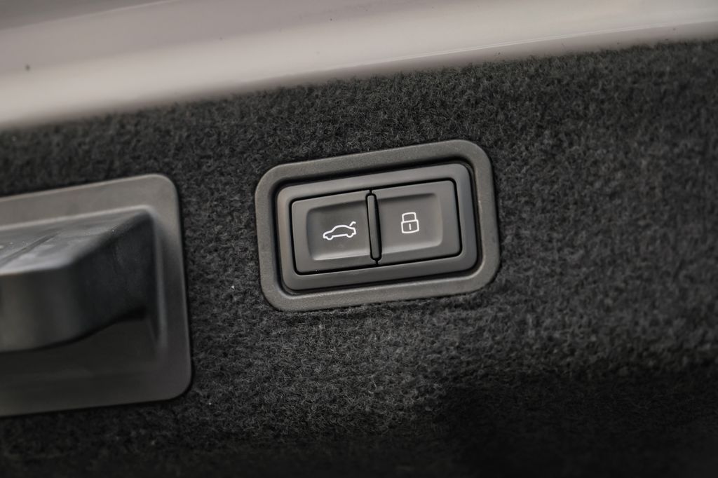 2019 Audi A8 L 55 photo 56