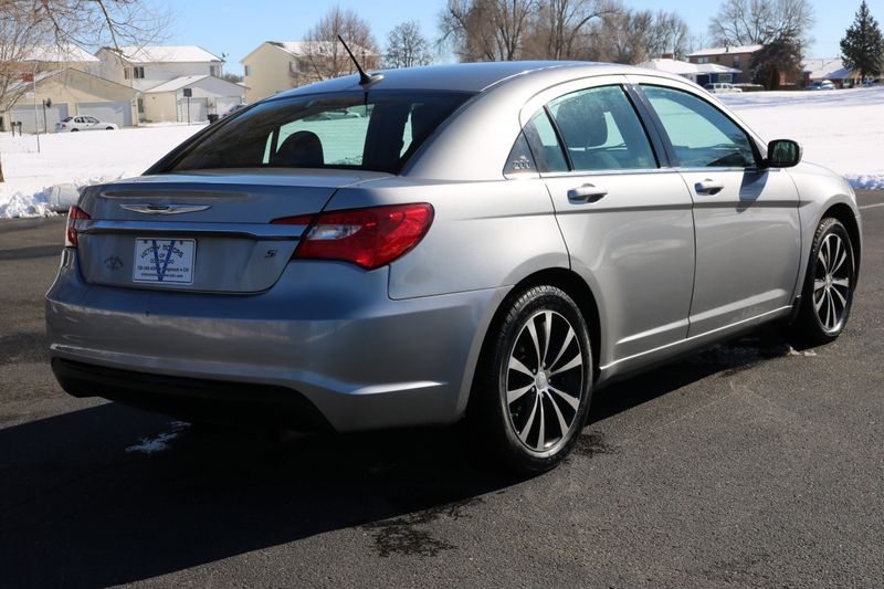 2014 Chrysler 200 Photos