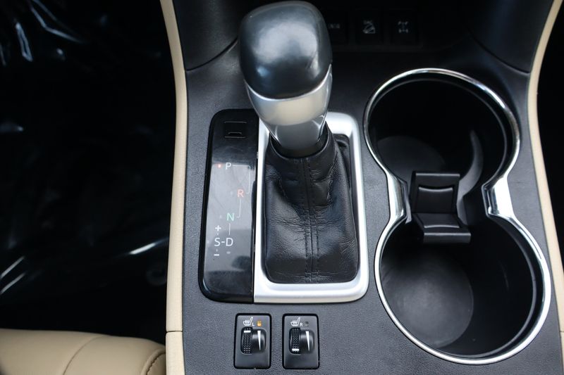 2017 Toyota Highlander XLE | Victory Motors of Colorado