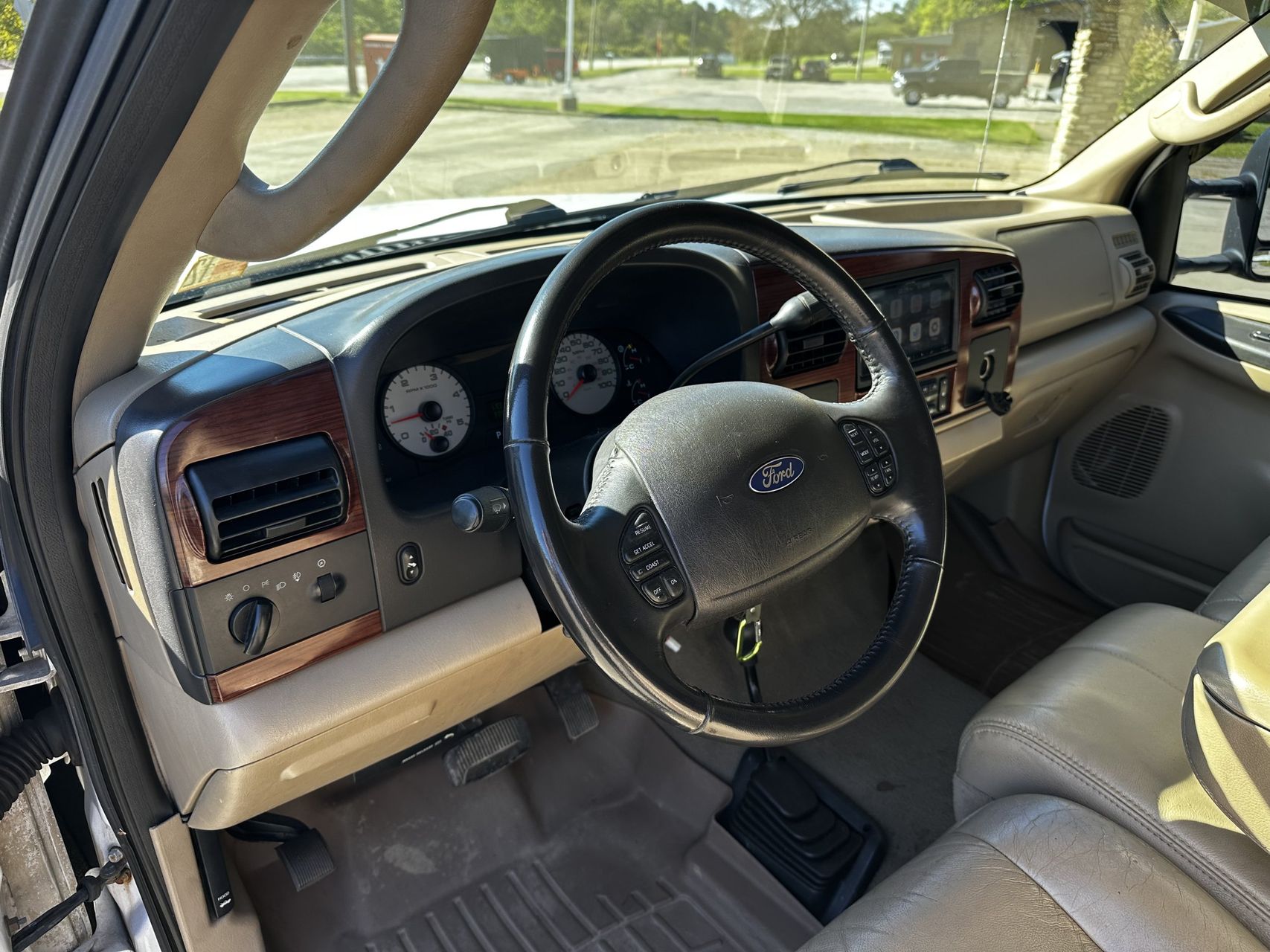2005 Ford F-550 Skirted Flatbe 12