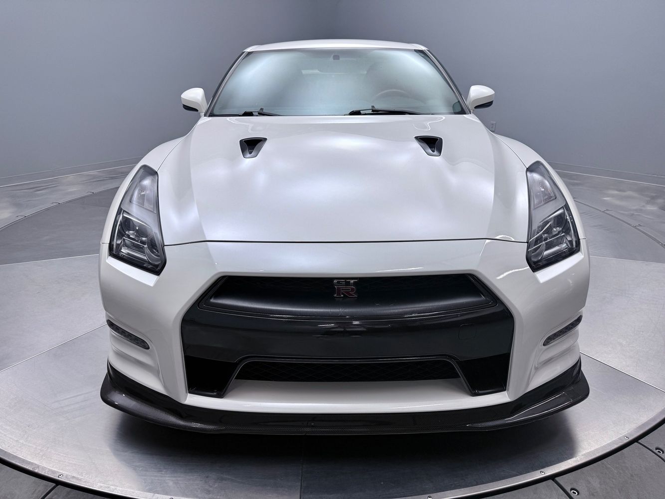2015 Nissan GT-R Premium photo 2