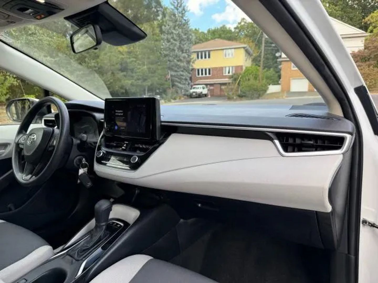 2023 Toyota Corolla LE - Photo 28