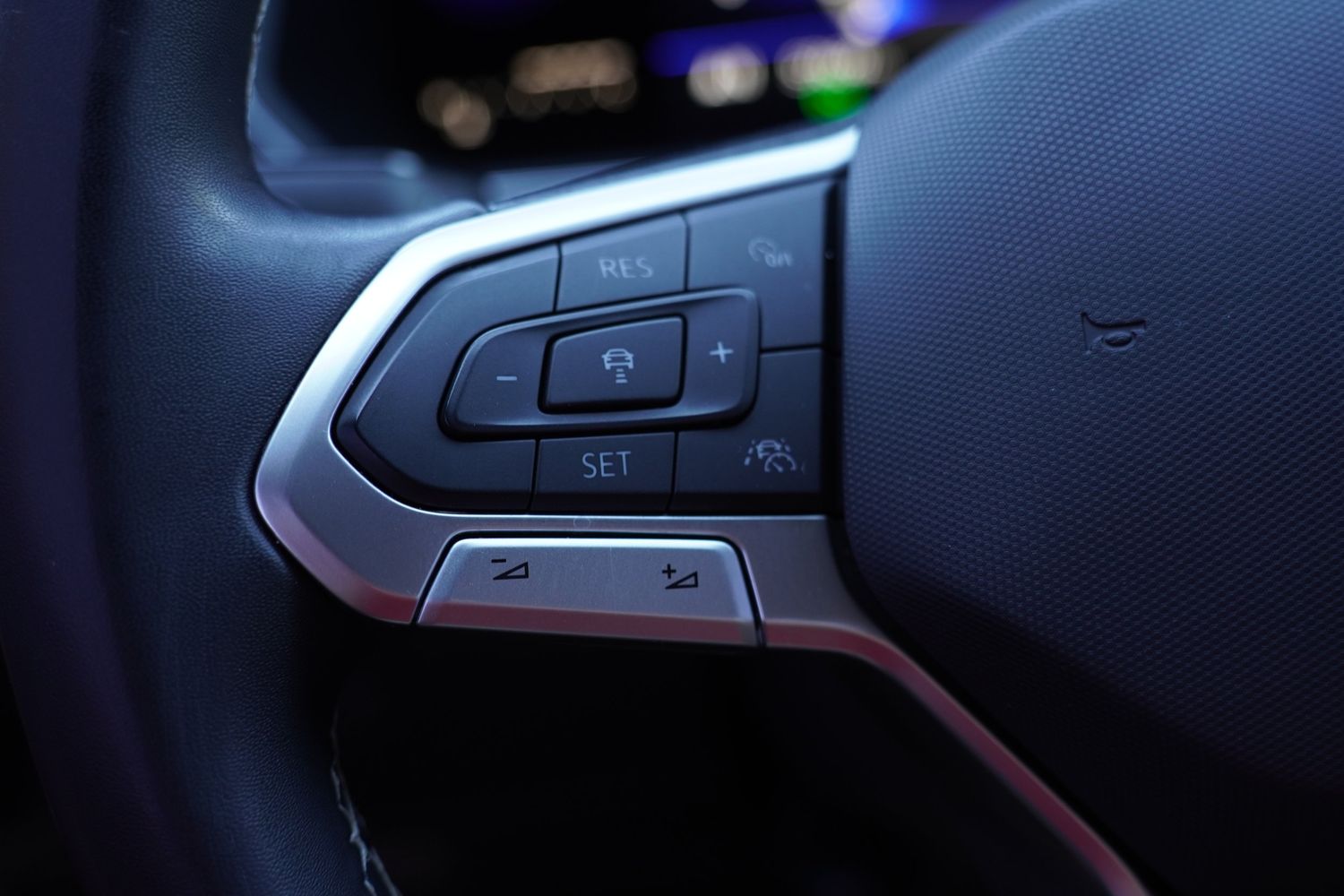2022 Volkswagen Tiguan SE photo 18