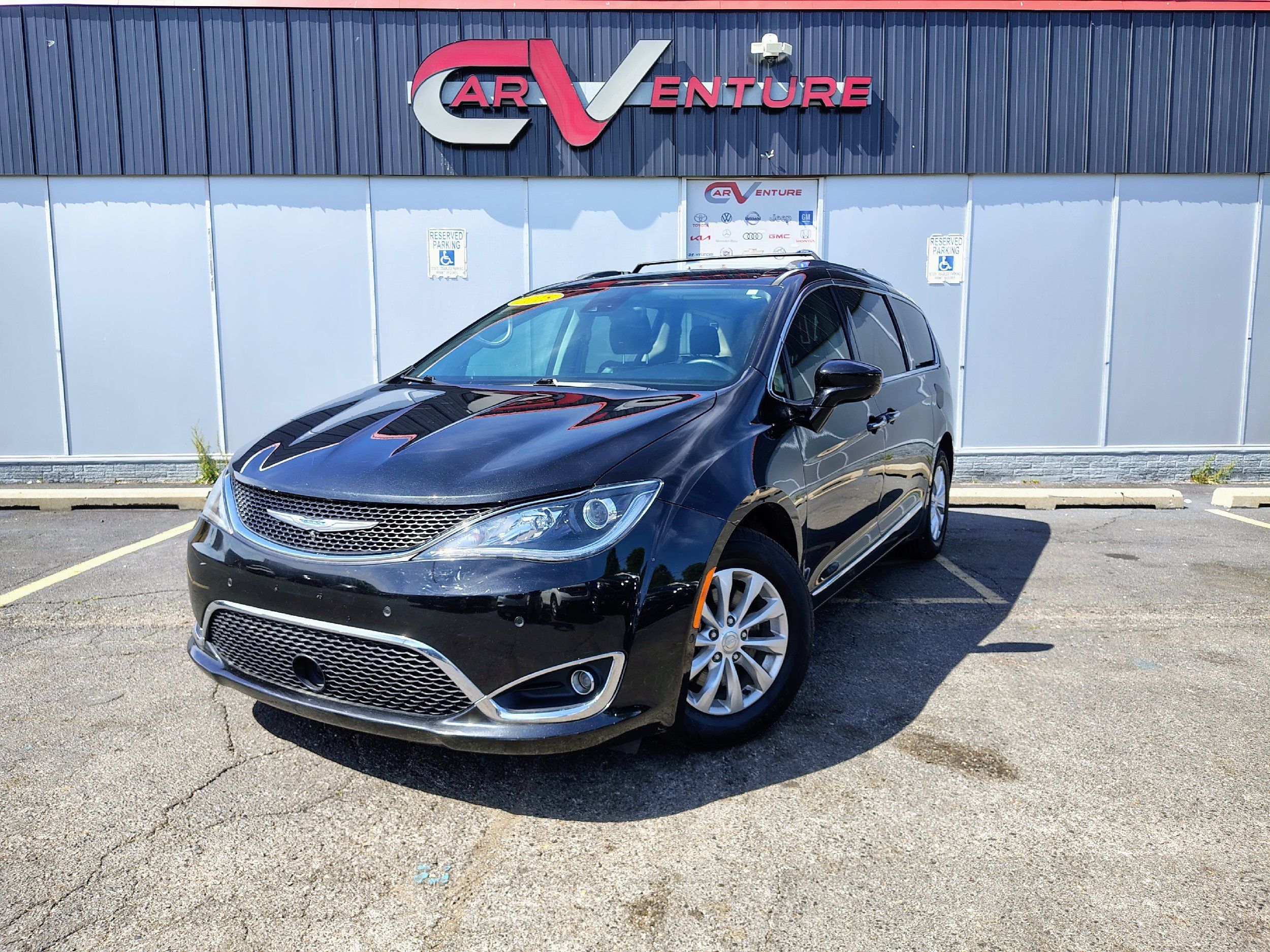 2018 Chrysler Pacifica Touring L's photo