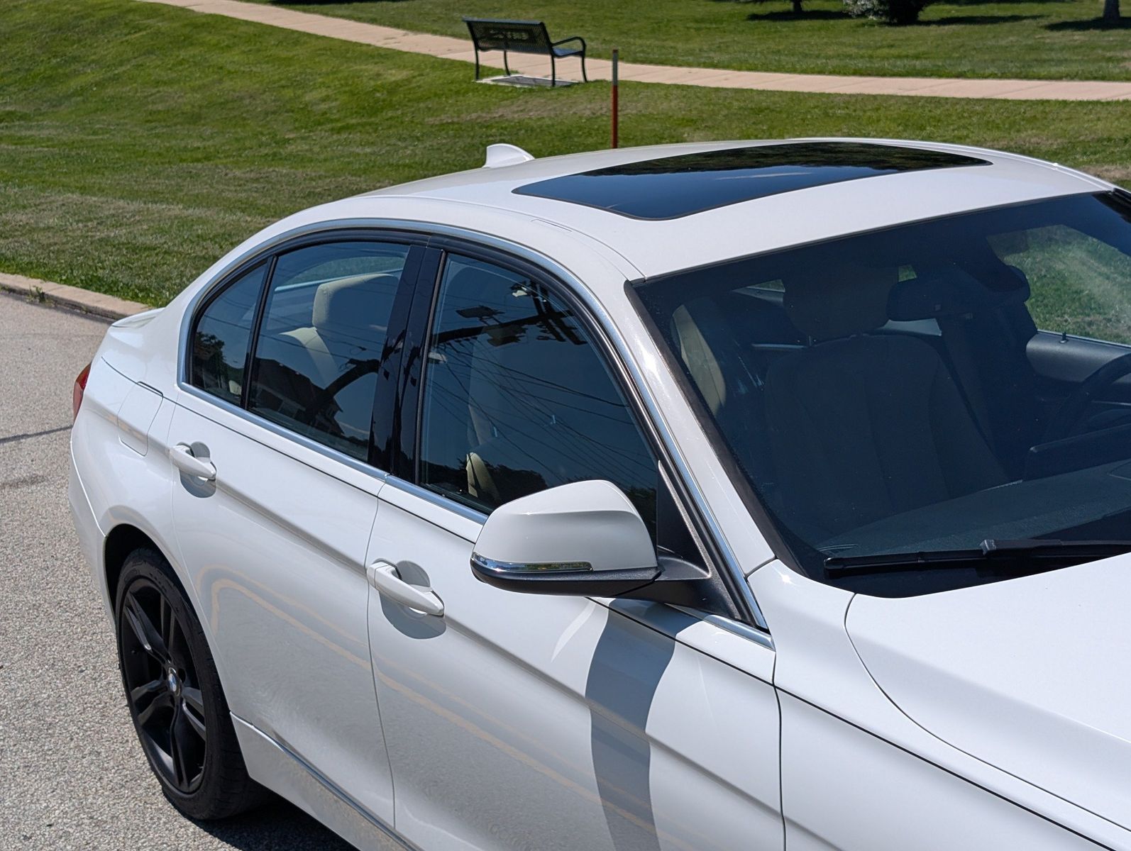 2017 BMW 330i 33