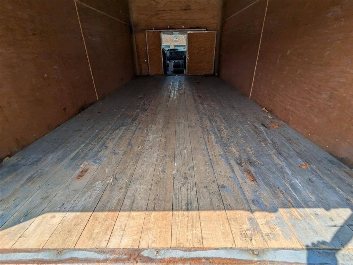 2016 Ford E-Series 39