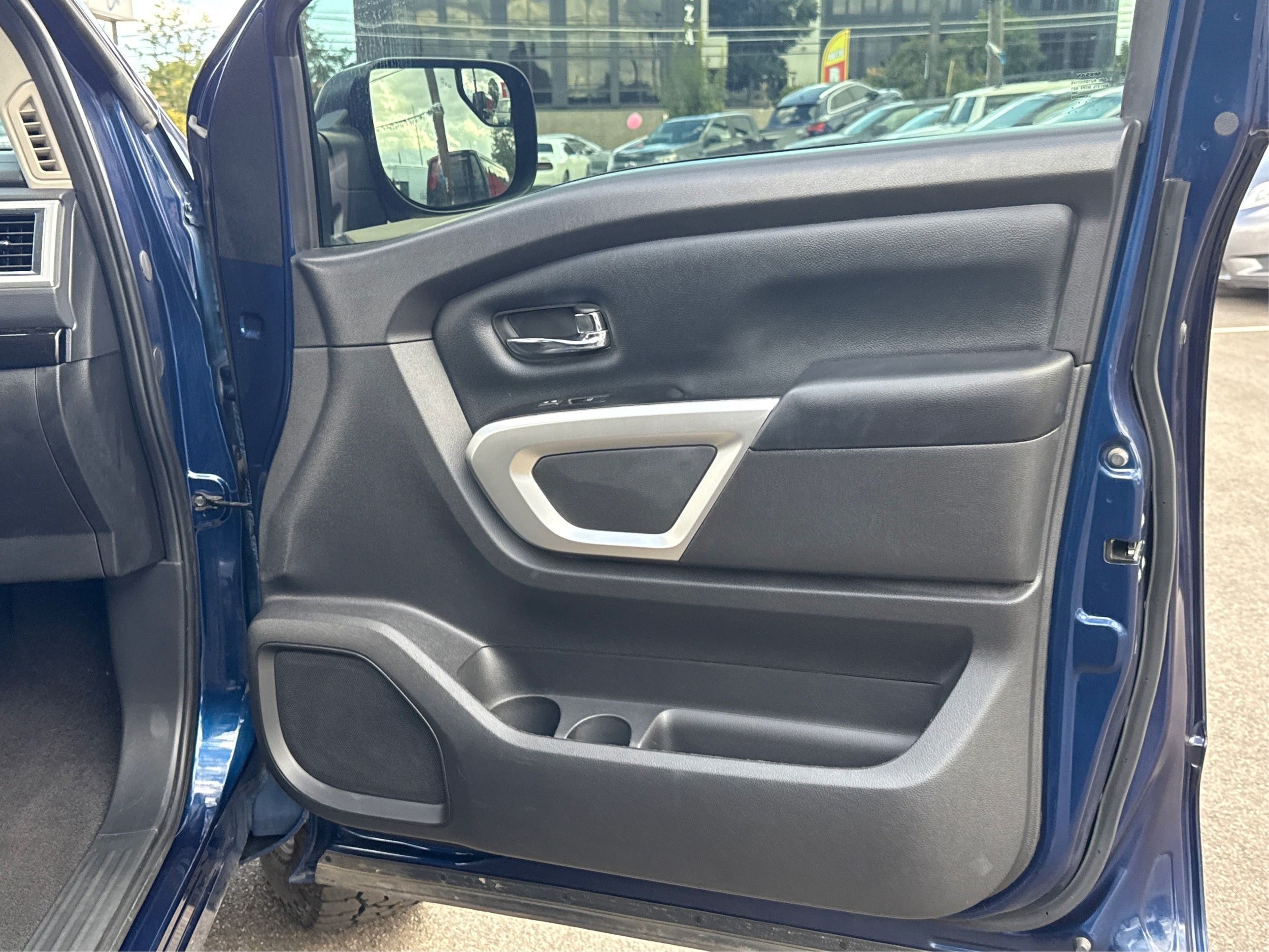 2018 Nissan Titan SV photo 21