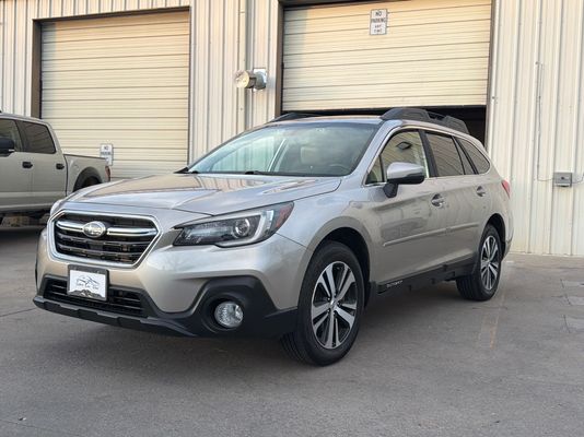 2018 Subaru Outback Limited's photo