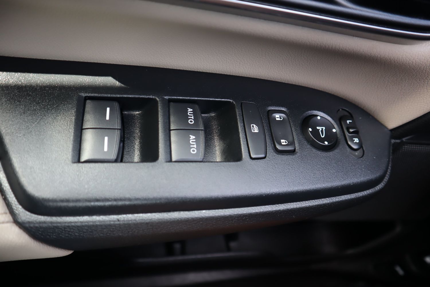2022 Honda CR-V Hybrid Touring photo 26