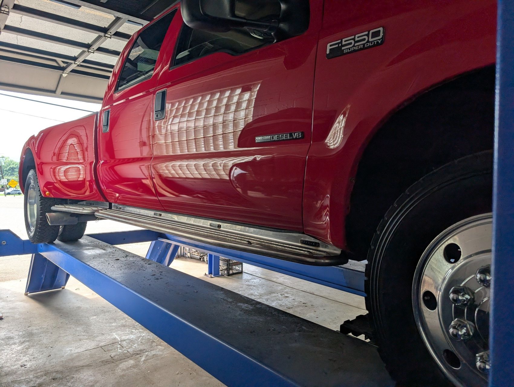 2001 Ford F-550 214