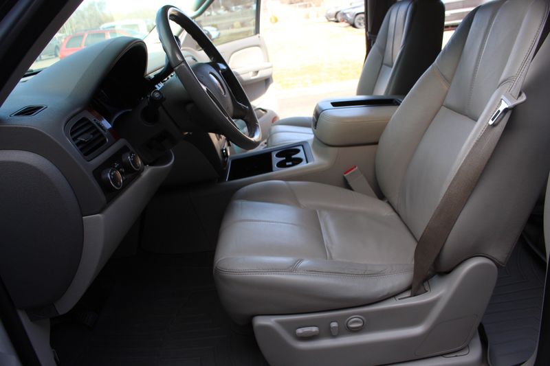 2009 GMC Yukon XL SLT 1500 | Victory Motors of Colorado 2009 GMC Yukon XL SLT 1500 | Victory Motors of Colorado