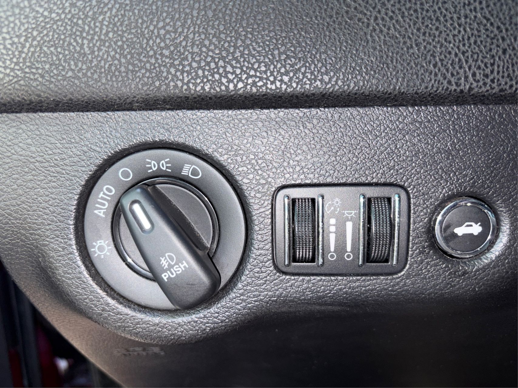 Dodge Charger photo 24