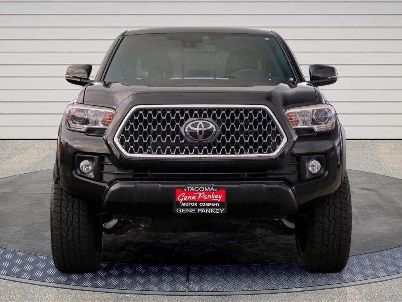 2018 Toyota Tacoma TRD Off Road photo 2