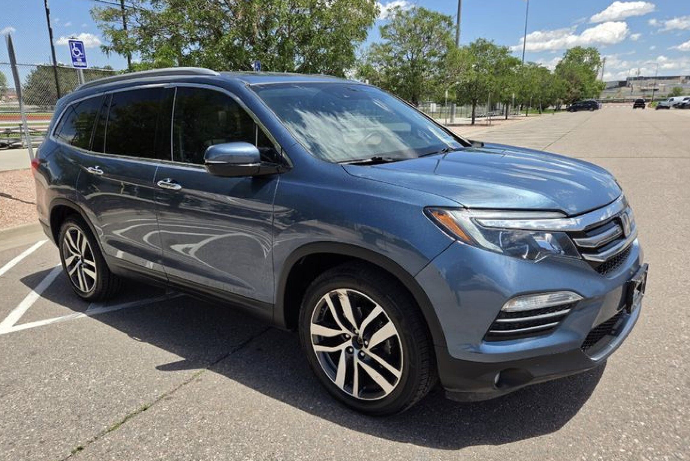 2016 Honda Pilot 4WD Elite's photo