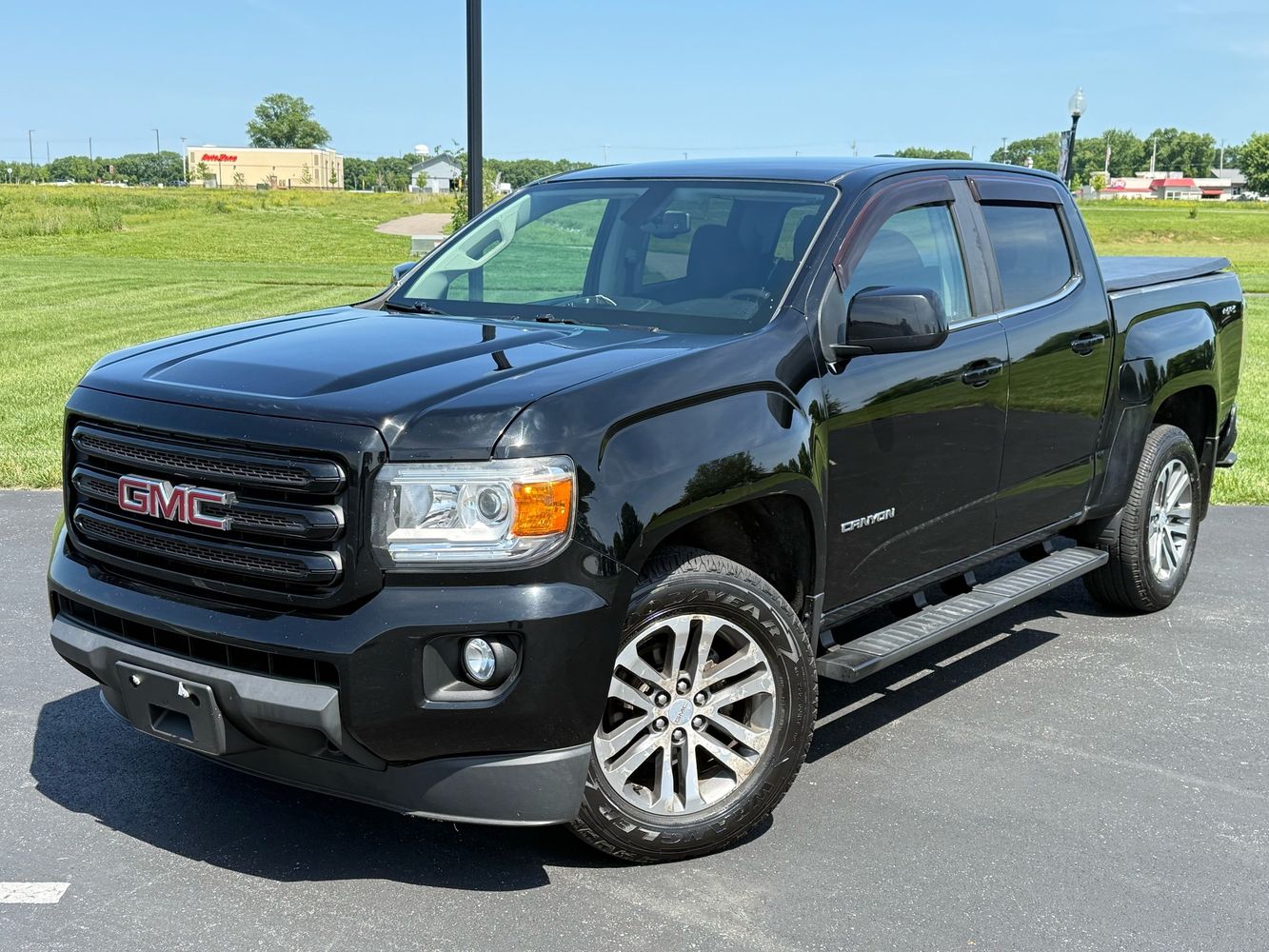 2016 GMC Canyon 4WD SLE Crew Cab Short Box's photo