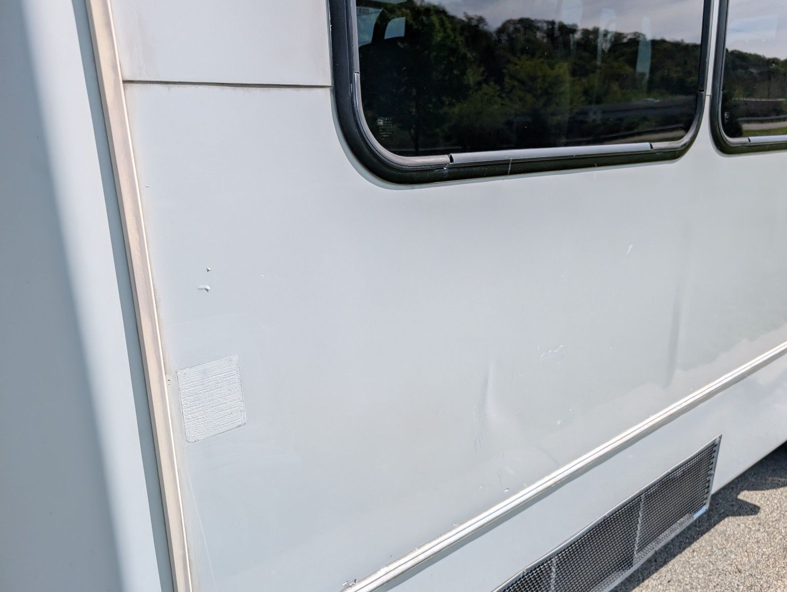 2007 Ford E-450 Cutaway 186