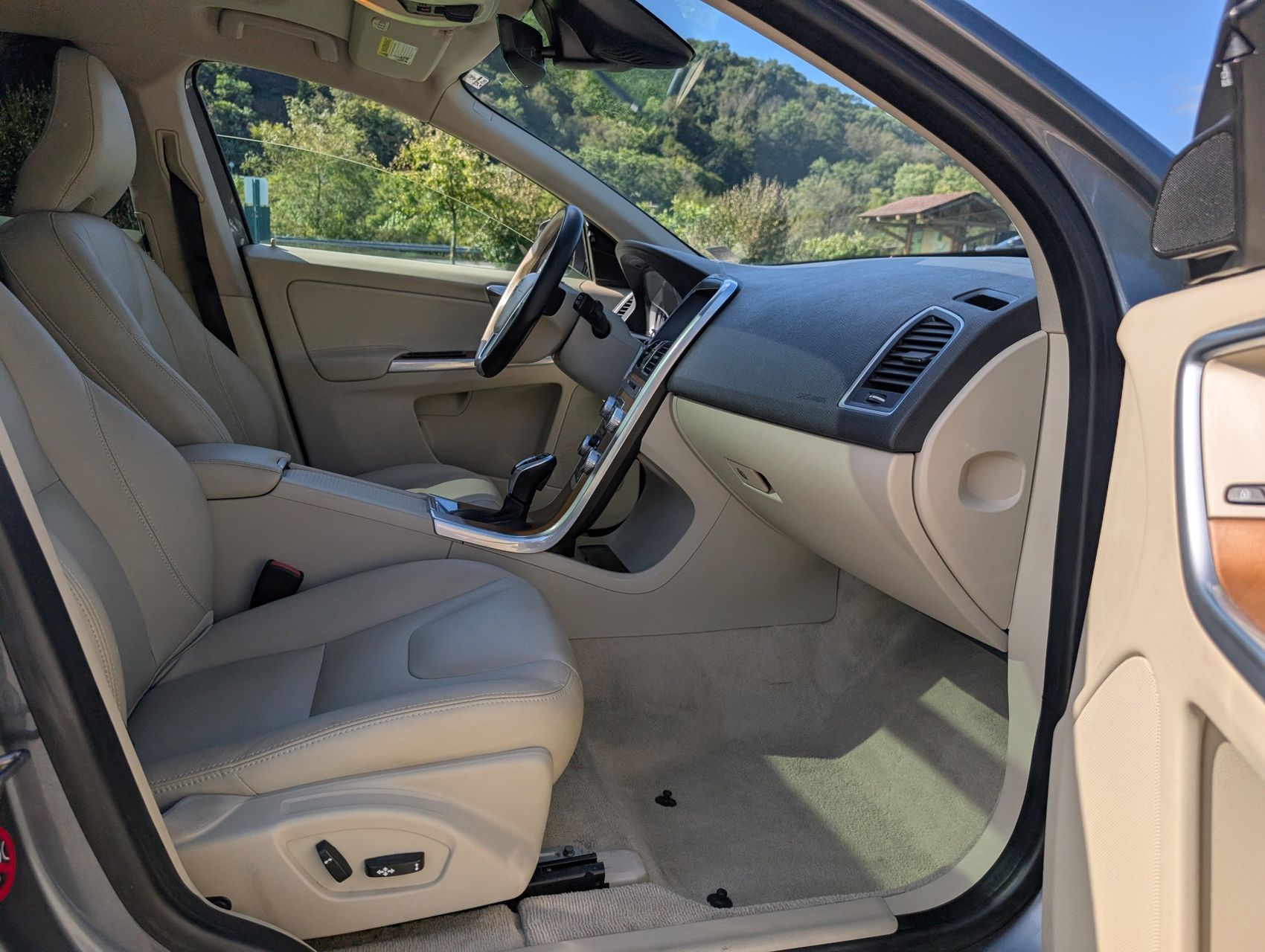 2016 Volvo XC60 47